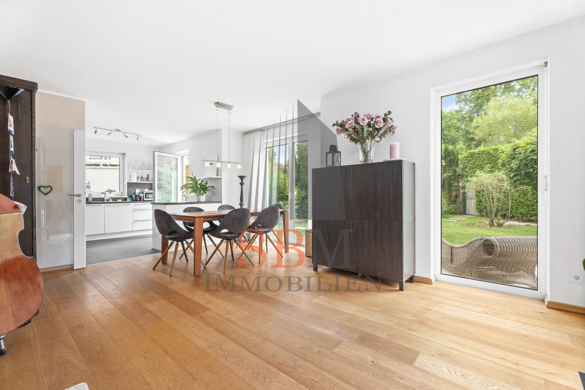 Familiendomizil im modernen Stil mit charmantem Garten und Top-Anbindung - Küche, Esszimmer